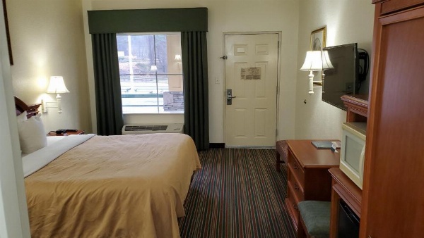 Quality Inn & Suites Biltmore East image 22